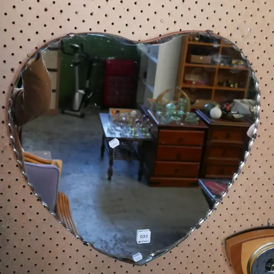 saclloped edge heart shaped wall mirror
