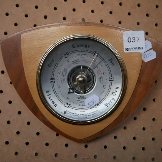 wall barometer