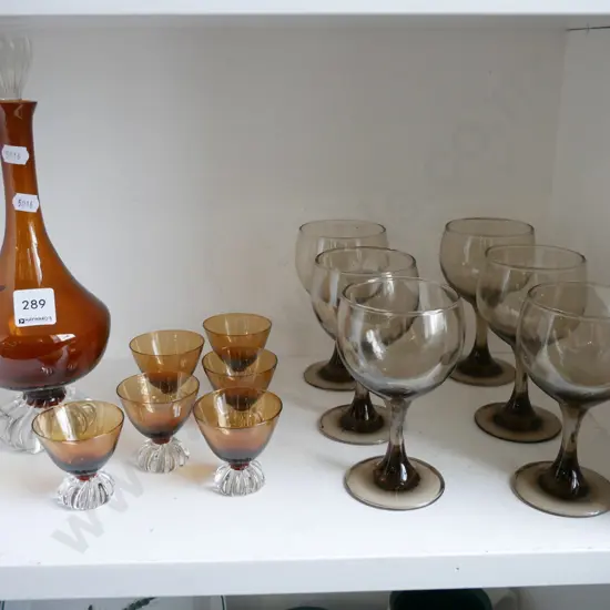 6x smoked wine glasses, brown glass decanter with 6 glasses
