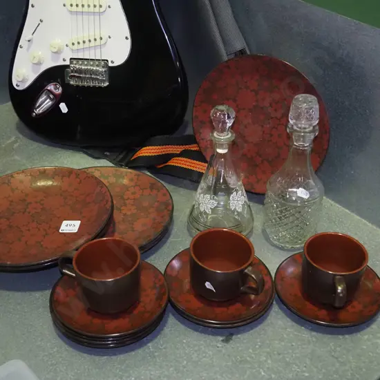 Crown Lynn echo plates, cups, saucers, decanters