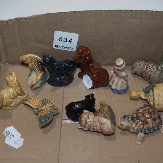 box; assorted Wade Whimsies