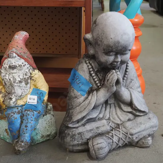2 garden figurines - Buddha H-380 and gnome