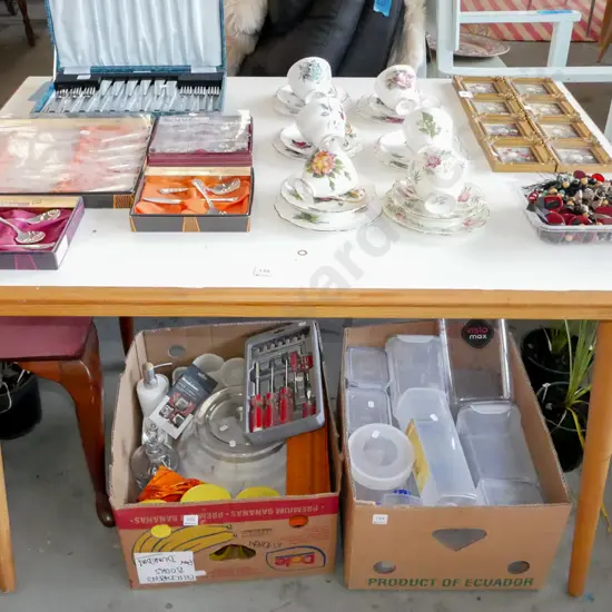 painted pine dining table - some damage H-740 L-1170 W-810