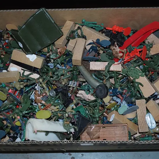 box; plastic army figurines, wooden blocks