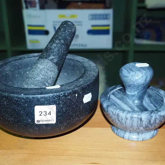 2 mortars and pestles
