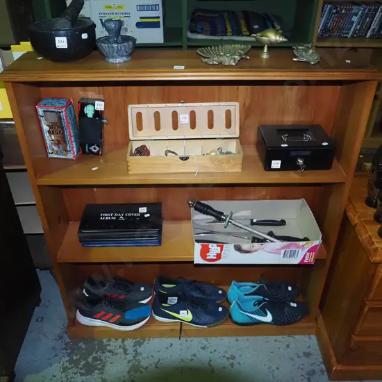 solid rimu bookcase H-1020 W-950 D-200