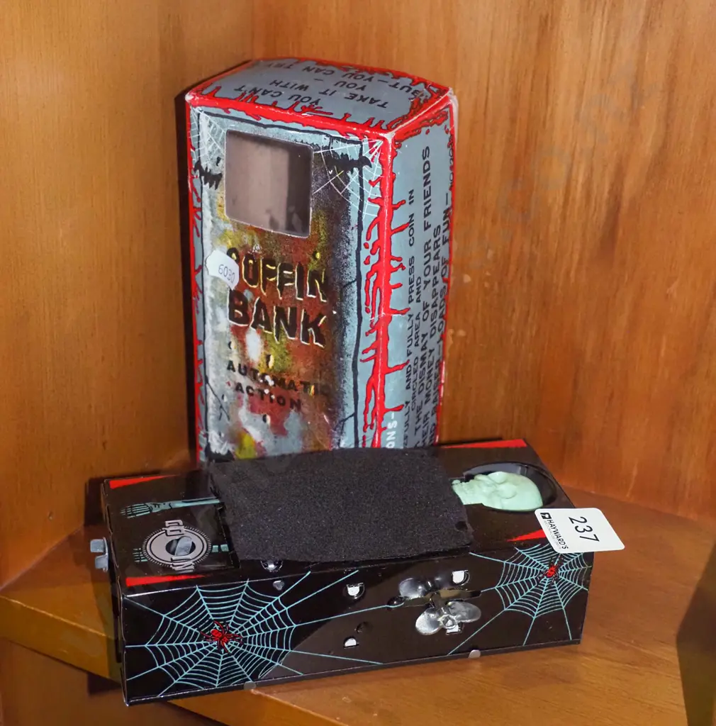 novelty coffin clockwork money box Image 1++
