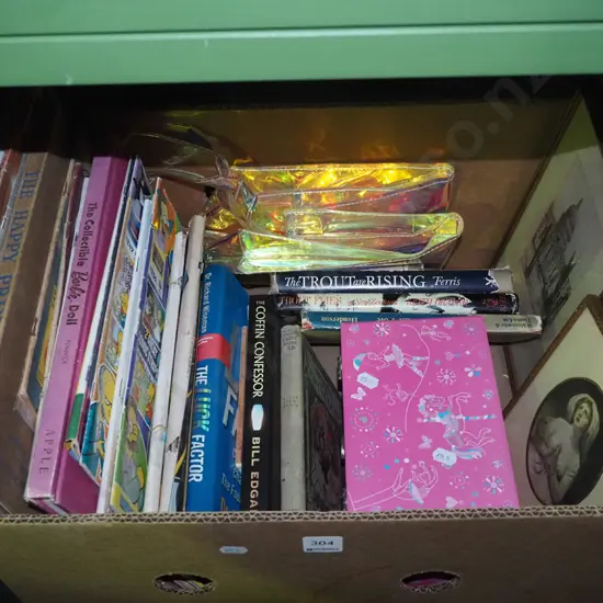 box of books, magazines, jewellery box etc.