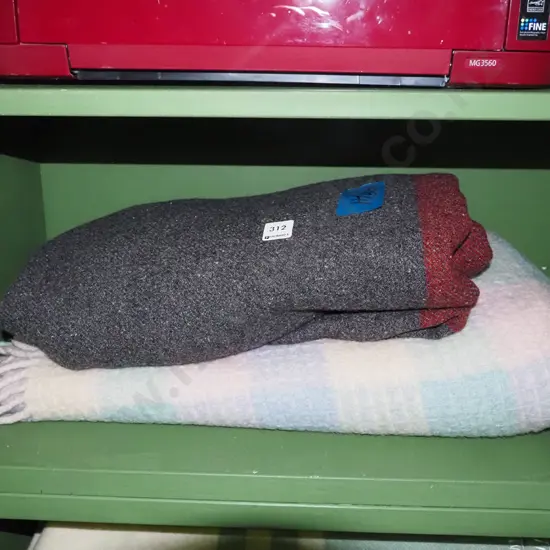 2 woollen blankets