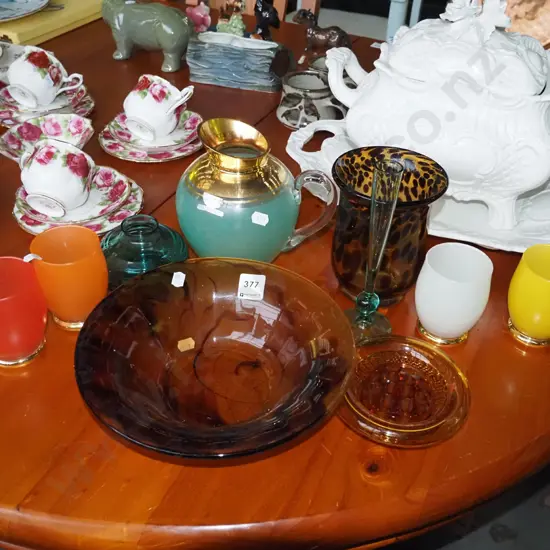 assorted glassware, amber glass bowls, coloured tumblers, etc.