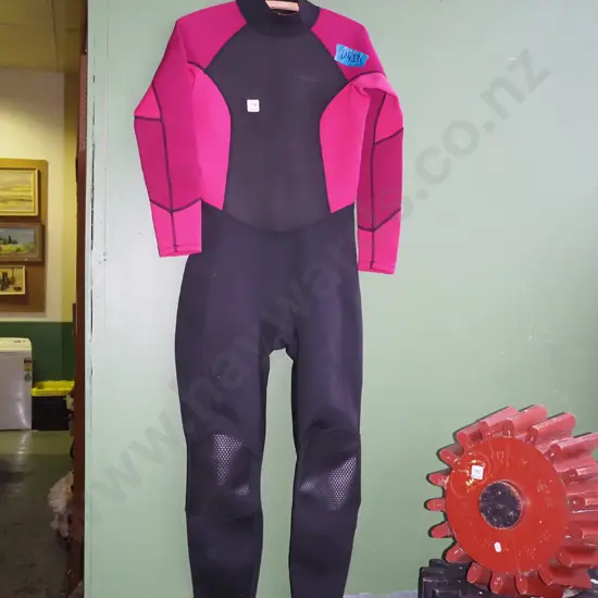 Mountain Warehouse wetsuit - size UK 12-14