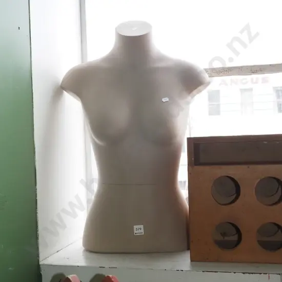 plastic female shop mannequin torse H-660