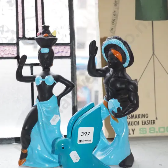 3 figurines, tallest is H-220