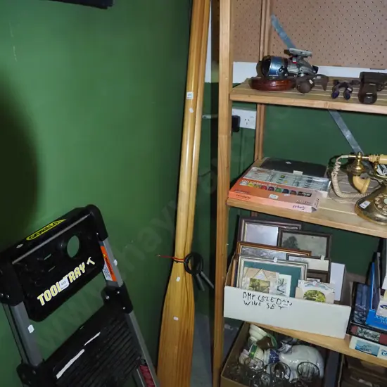 2 wooden oars and rollicks