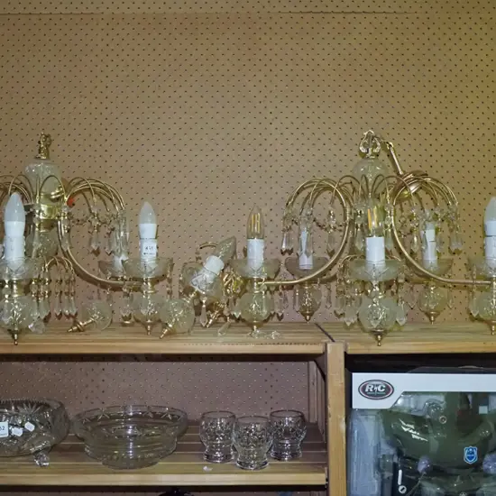 2x bulb pendant chandeliers with matching 2x wall mounted lights