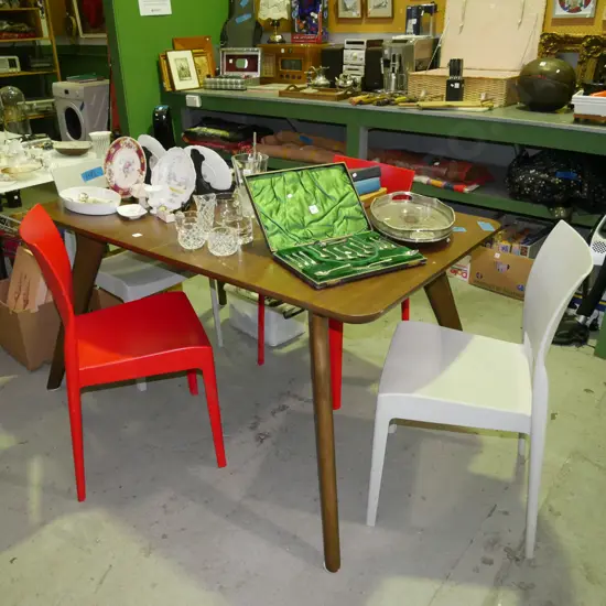 modern mdf  faux wood veneer extending dining table with 4 matching grey and red plastic chairs