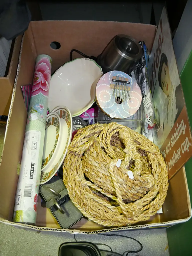 box; seagrass baskets, plates, wall paper, stove top espresso etc Image 1++