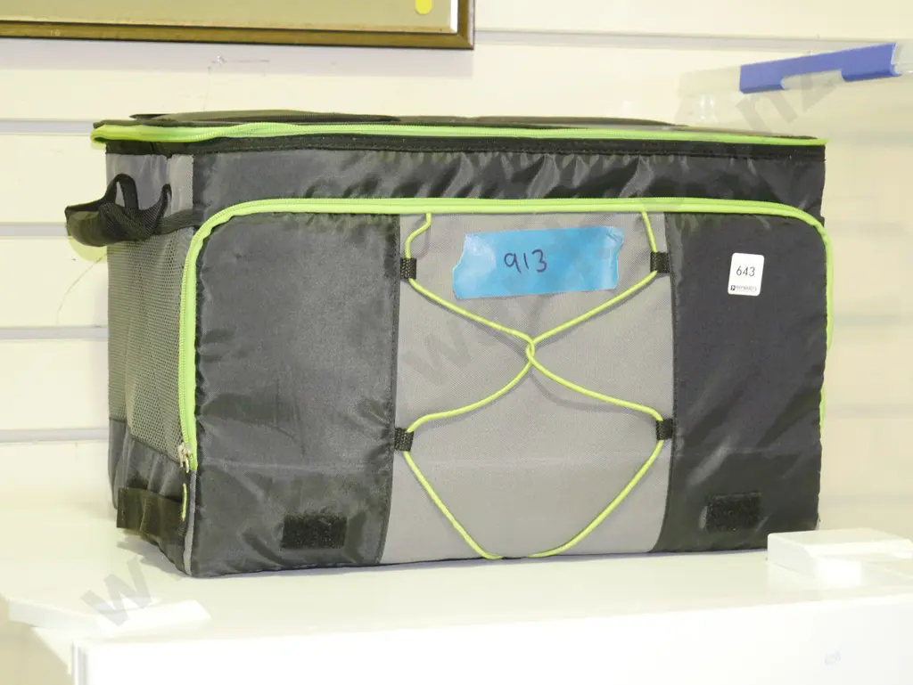 as new table top chiller bag Image 1++