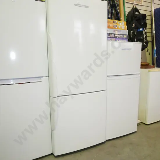 F&P fridge freezer - some yellowing to interior - needs a clean H-1600 W-650 D-670