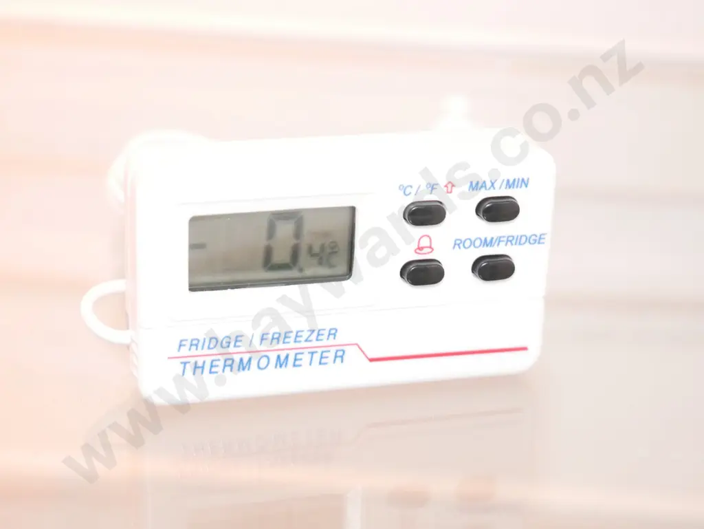 small F&P fridge freezer H-1200 W-530 D-550 Image 1++
