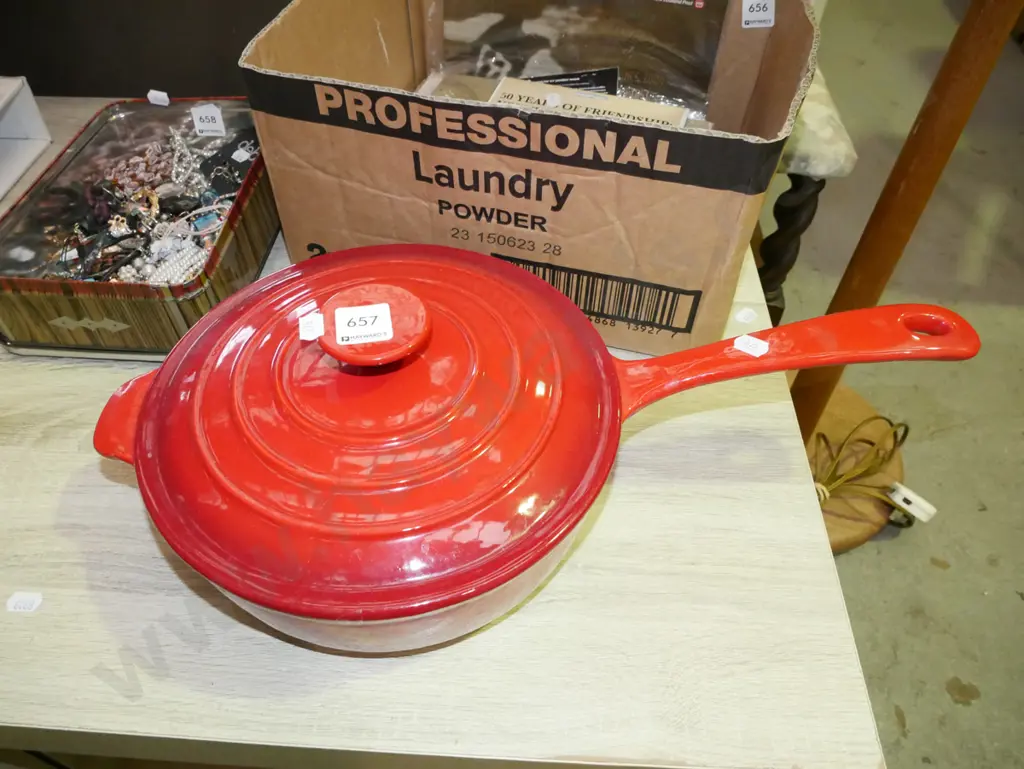 cast iron red enamel frying pan Image 1++