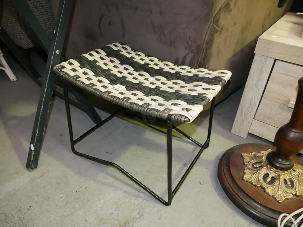 woven plastic footstool Image 1++