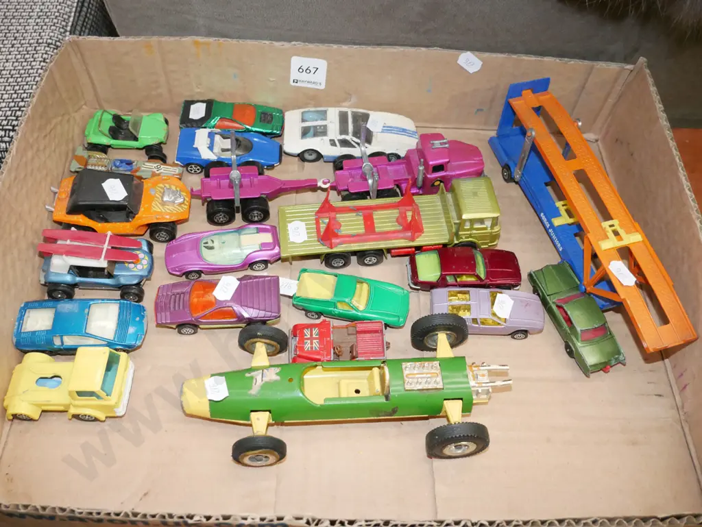 box of model vehicles Image 1++