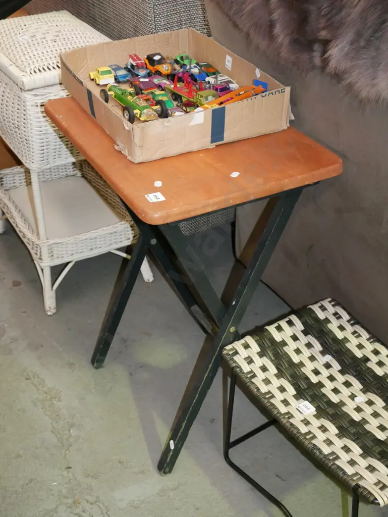 small foldaway table Image 1++
