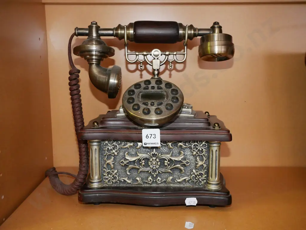 reproduction vintage telephone Image 1++