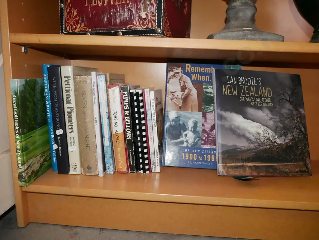 bay of books Image 1++