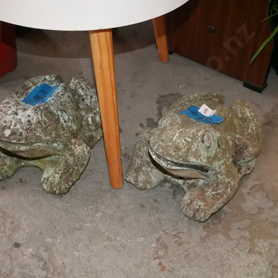 pari of concrete garden ornaments frogs