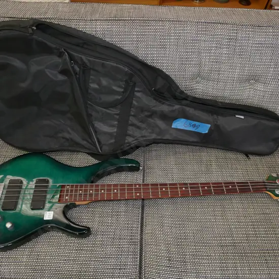 Peavey electric bass guitar with gig bag. One knob loose, needs attention.