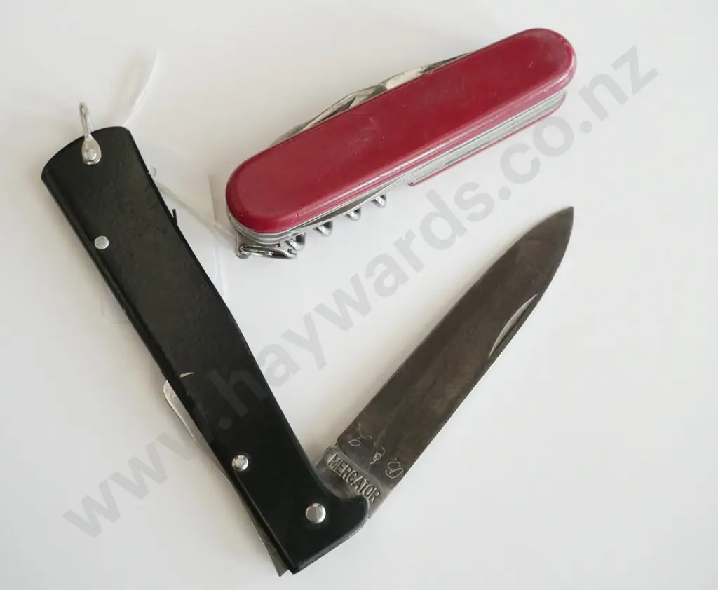  2 x pocket knives Image 1++