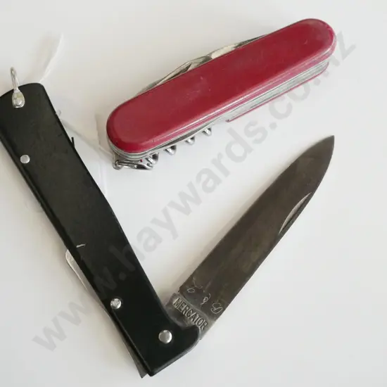  2 x pocket knives