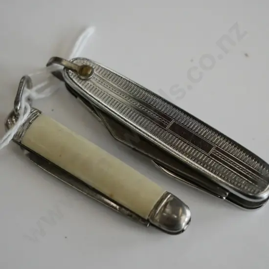 2 small vintage pocket knives