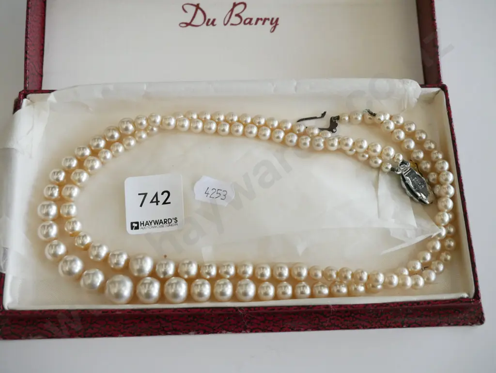 cased faux pearls Image 1++