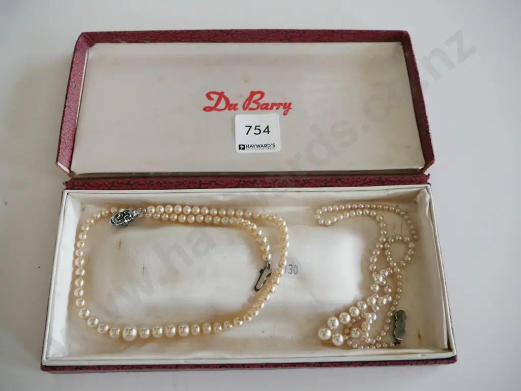 2 x faux pearl necklaces Image 1++