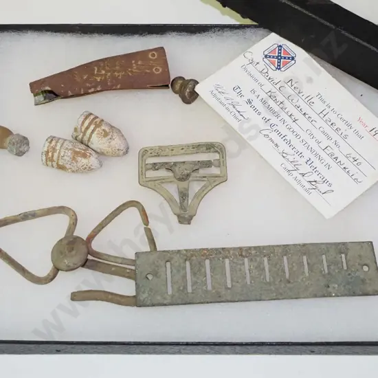 box; items possibly from American Civil War