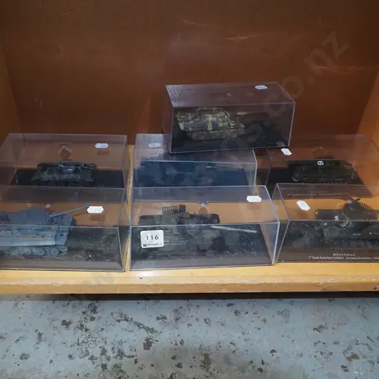 7x boxed models of tanks