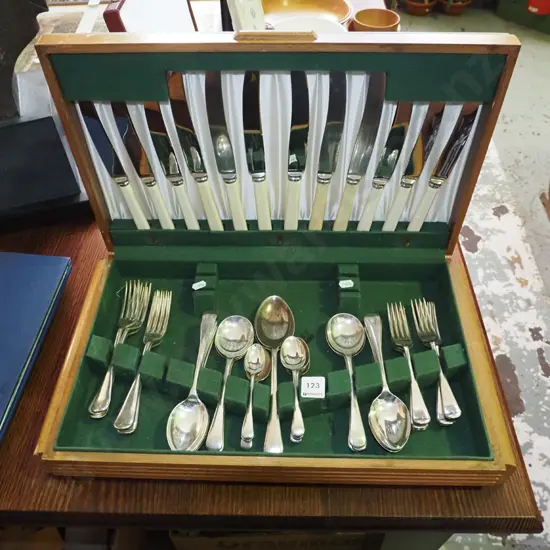canteen of cutlery