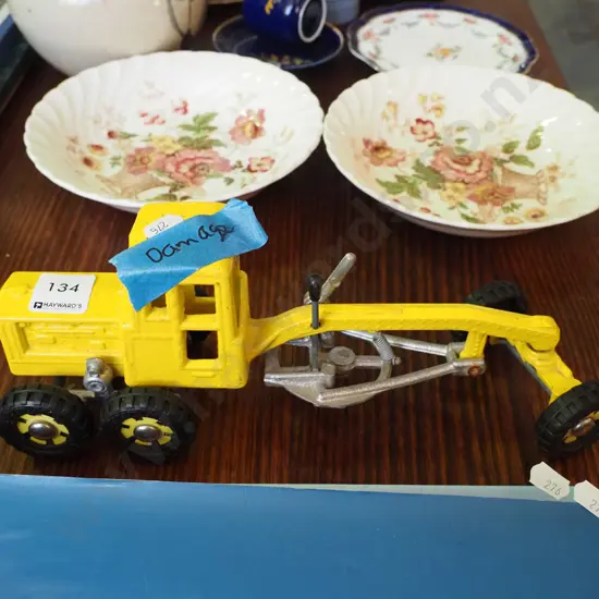 cast alloy grader - some damage