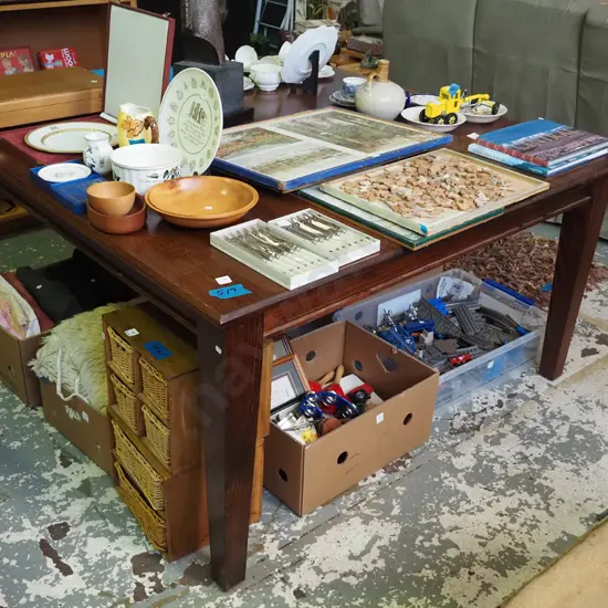 solid oak square dining table H-790 W-1510 D-1510