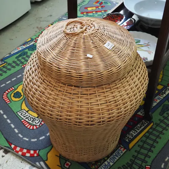 lidded cane laundry hamper H-600