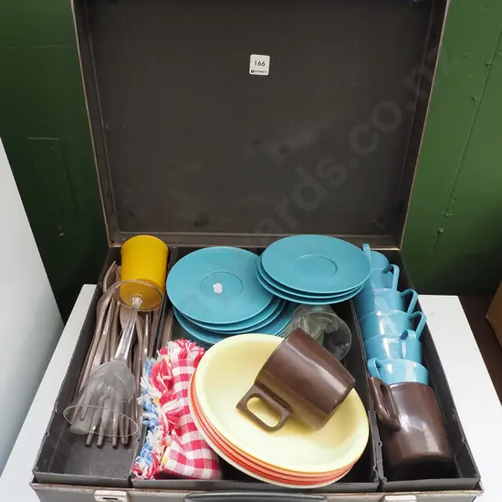 picnic hamper and contets