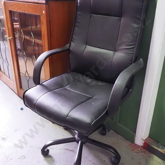 black vinyl office chair