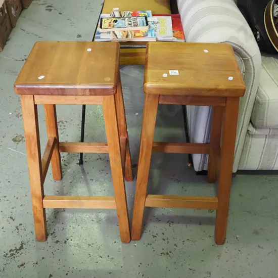 2x rimu stools H-660