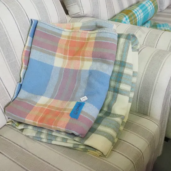 2x checked woollen blankets
