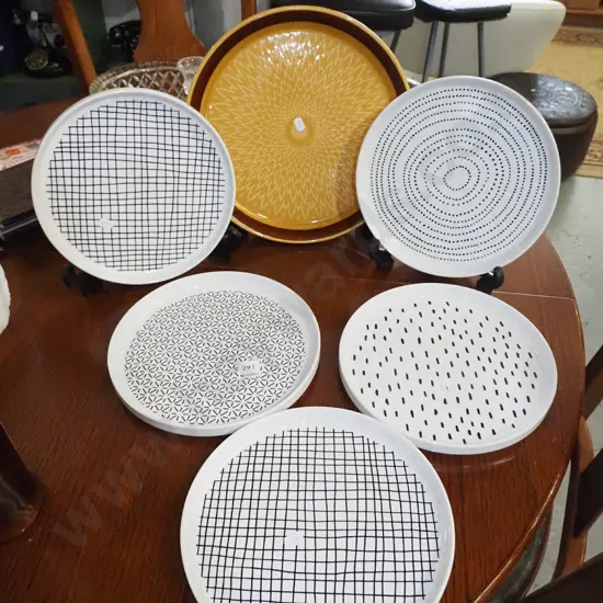 5x Anko black and white plates, Crown Lynn Forma plate