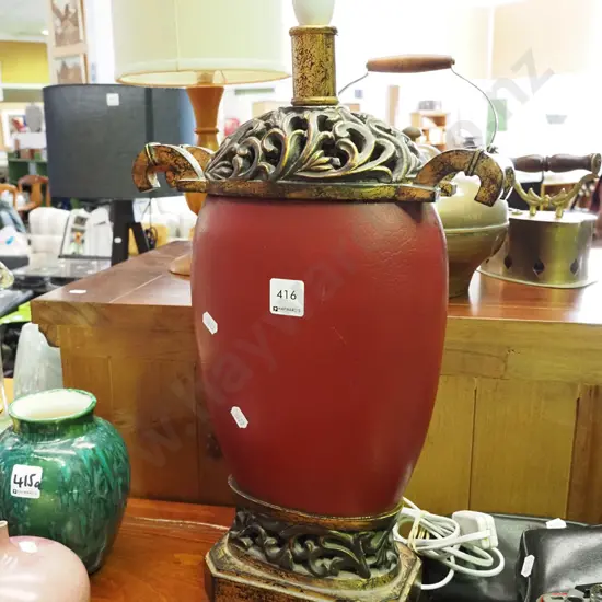 metal and ceramic lamp base - shade fitting needs attention H-510