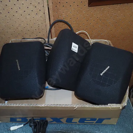 3x small Pioneer speakers